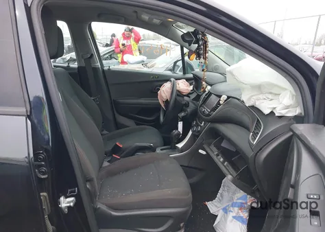 2021 Chevrolet Trax Fwd Ls z USA, uszkodzony, nr VIN KL7CJKSB1MB319077